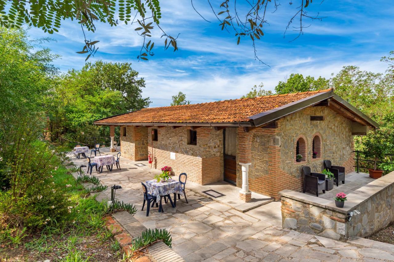 Ippotur Medieval Resort Castelnuovo Magra Εξωτερικό φωτογραφία