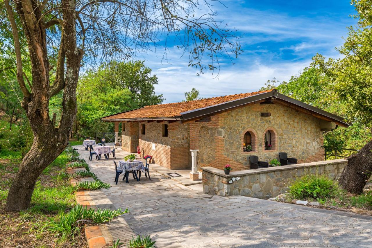 Ippotur Medieval Resort Castelnuovo Magra Εξωτερικό φωτογραφία