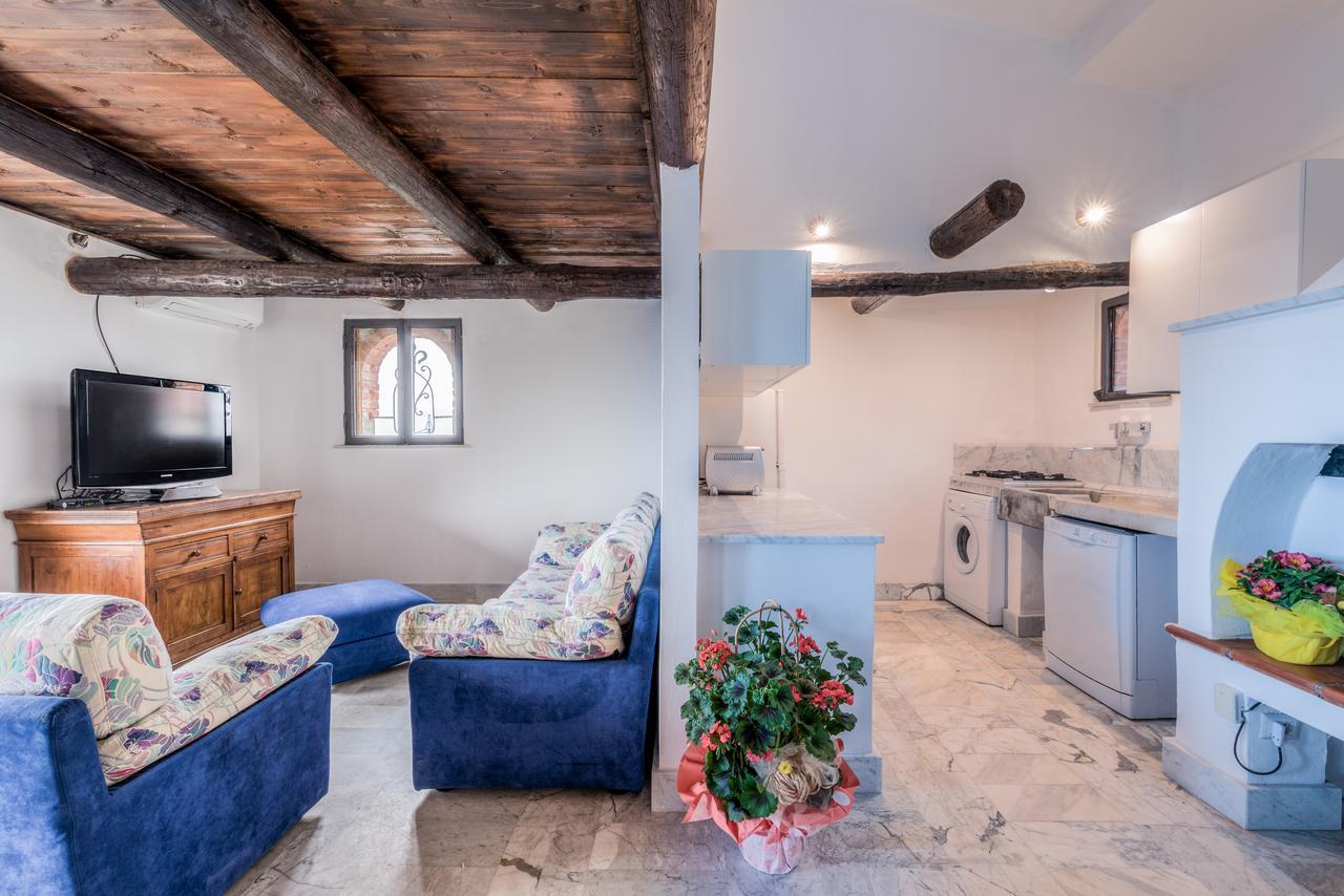 Ippotur Medieval Resort Castelnuovo Magra Εξωτερικό φωτογραφία